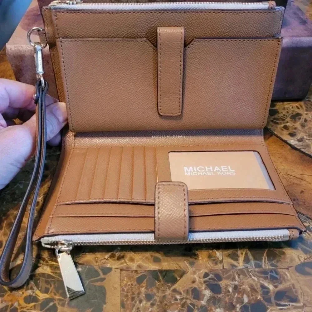 Michael Kors Jetset Wallet - Picture 4 of 6